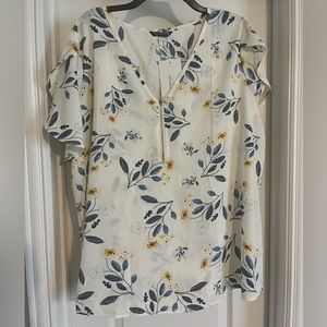 Bloom Chic new with tags, flowy top. Zipper front V neck. Size 2x